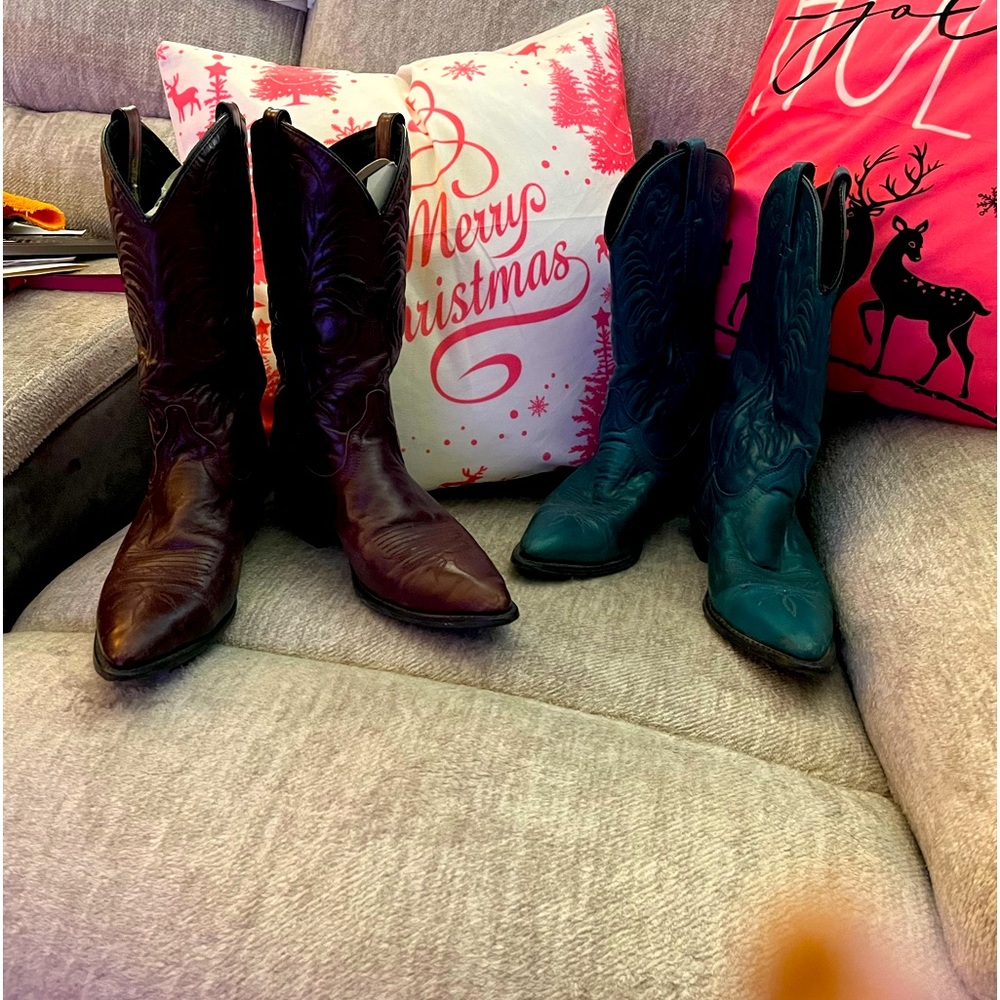 Really comfortable and genuine leather!